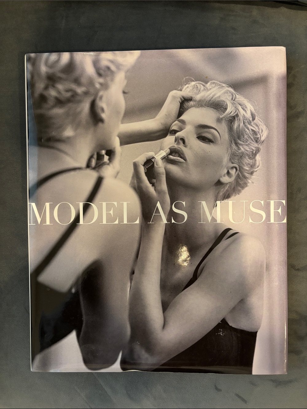 Black & White Makeup Artbook -